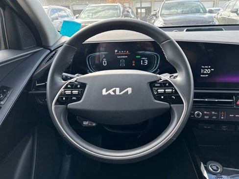 Used 2024 Kia Niro EX image 18