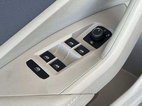 New 2025 Volkswagen Jetta SE image 14