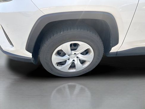 Used 2020 Toyota RAV4 LE w/ Carpet Mat Package AWD/4WD image 17