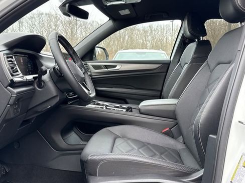 Used 2024 Volkswagen Atlas Cross Sport SE image 12