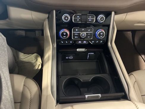 Used 2021 GMC Yukon Denali w/ Denali Premium Package image 22