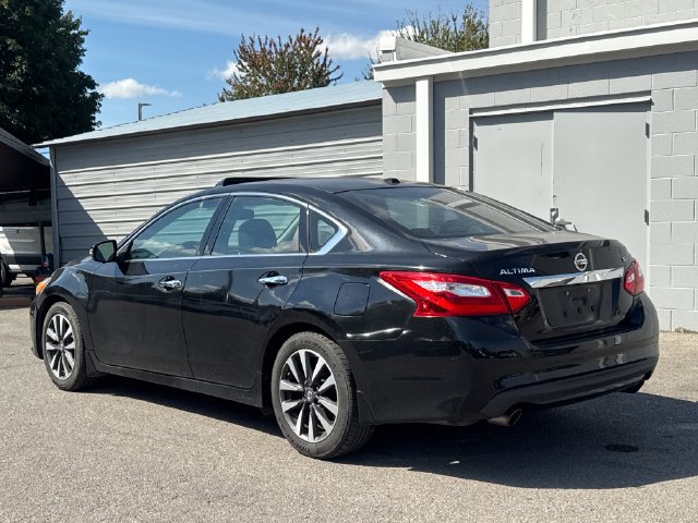 Used 2016 Nissan Altima 2.5 SV w/ Convenience Package FWD image 3