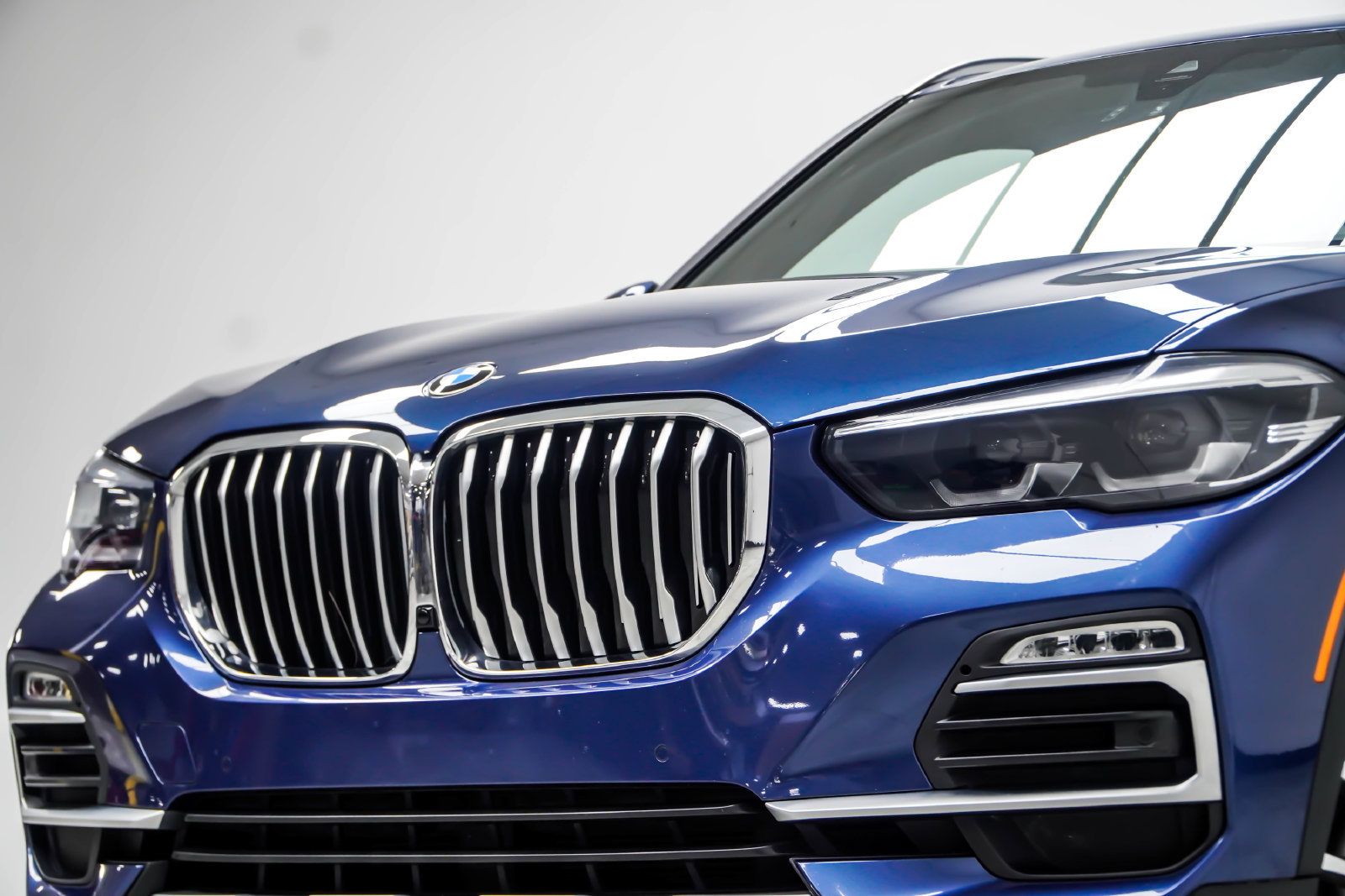 Used 2021 BMW X5 xDrive40i w/ Premium Package AWD/4WD image 2
