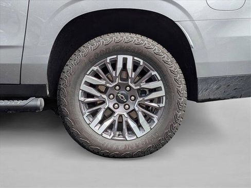 Used 2025 Chevrolet Suburban Z71 AWD/4WD image 15