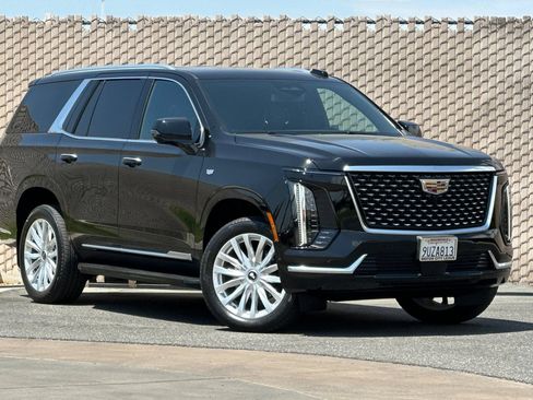 Used 2025 Cadillac Escalade Luxury w/ LPO, Floor Liner Package RWD image 2