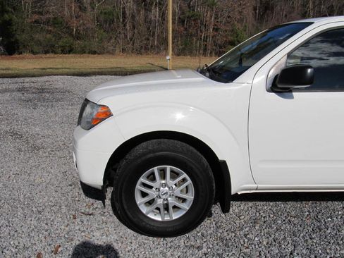 Used 2019 Nissan Frontier SV image 10