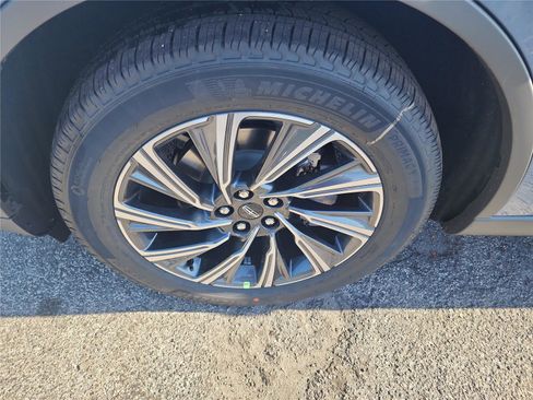 New 2026 Lincoln Aviator 2WD image 9