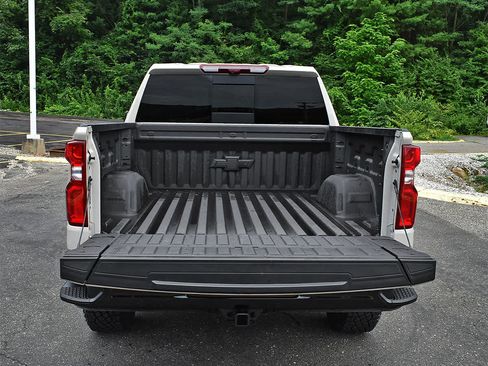 Used 2026 Chevrolet Silverado 1500 ZR2 w/ LPO, Dark Essentials Package AWD/4WD image 9