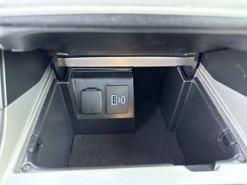 Used 2023 Ford Explorer XLT RWD image 28