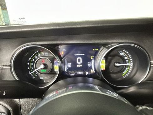 Used 2023 Jeep Wrangler Unlimited Sahara AWD/4WD image 16