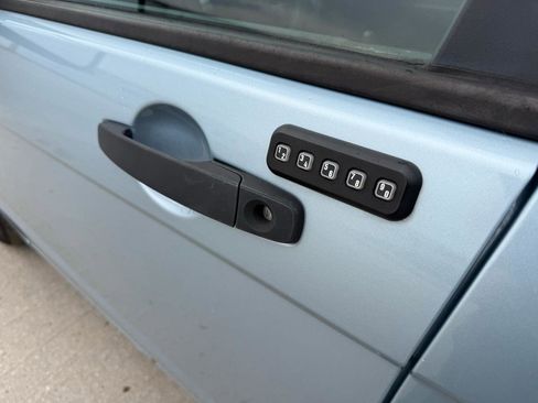 Used 2009 Ford Focus SE image 8