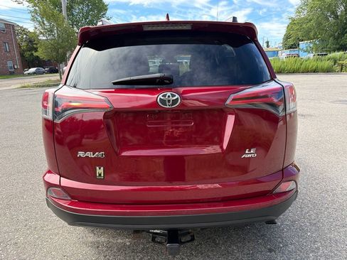 Used 2018 Toyota RAV4 LE AWD/4WD image 5