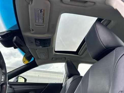 Used 2024 Lexus ES 300h w/ Premium Package image 30