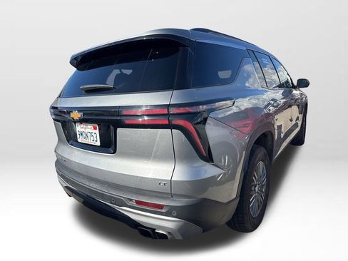 Used 2024 Chevrolet Traverse LT image 5
