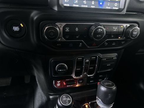 Used 2022 Jeep Wrangler Unlimited Rubicon 4xe w/ Cold Weather Group AWD/4WD image 17