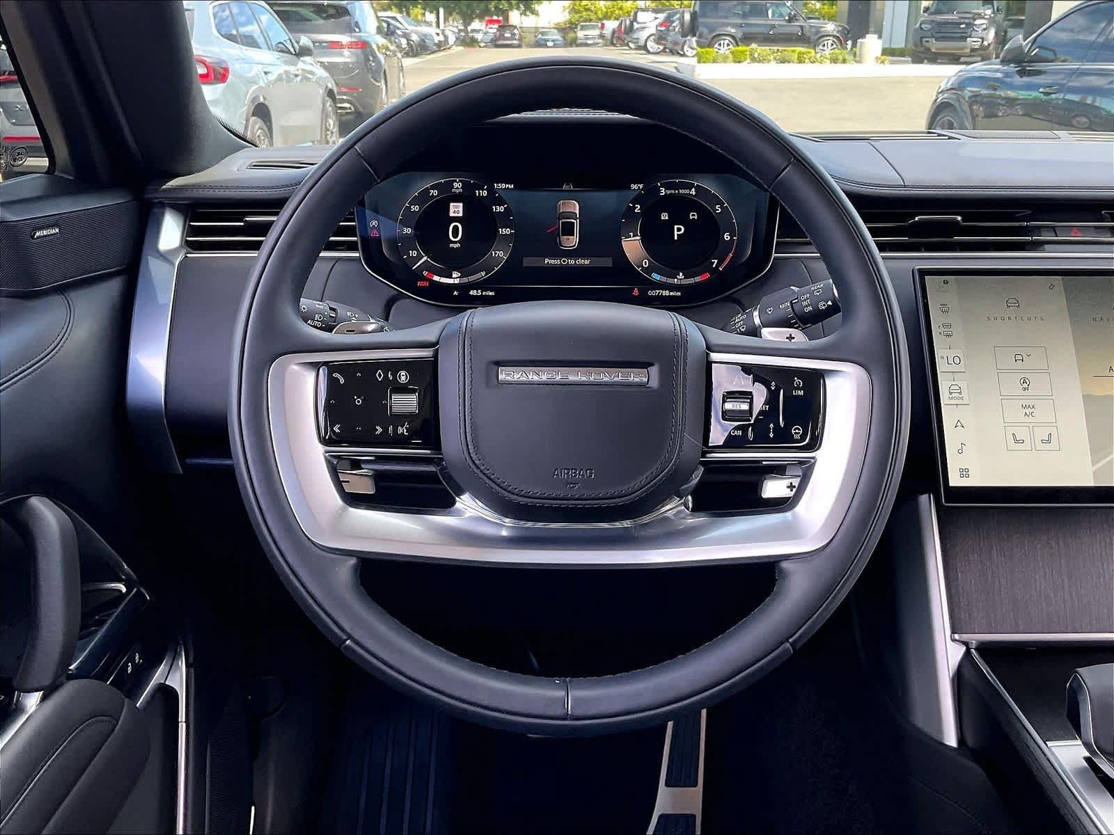 Used 2025 Land Rover Range Rover Long Wheelbase SE AWD/4WD image 5