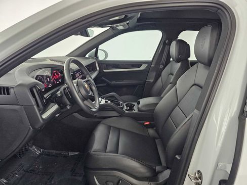 Used 2025 Porsche Cayenne image 20