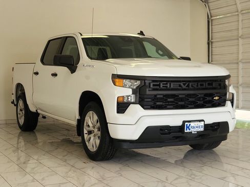 Used 2022 Chevrolet Silverado 1500 Custom RWD image 3