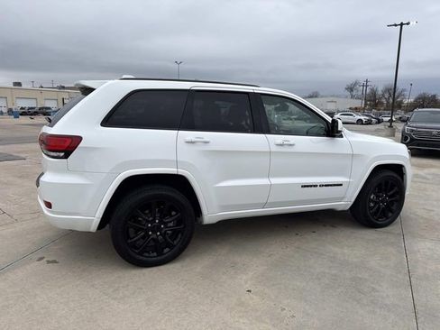 Used 2020 Jeep Grand Cherokee Altitude image 2