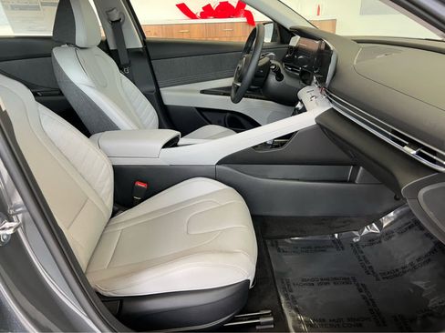 New 2026 Hyundai Elantra Limited FWD image 17