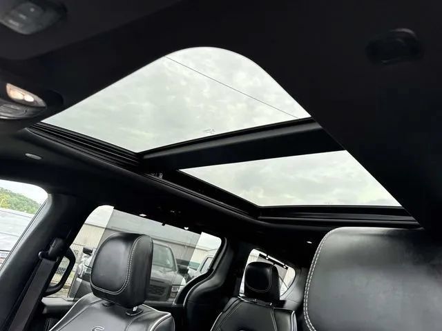 Used 2025 Chrysler Pacifica Limited FWD image 34