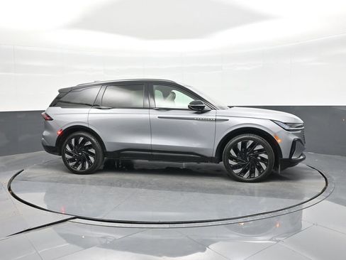 Used 2025 Lincoln Nautilus Reserve w/ Jet Appearance Package image 17