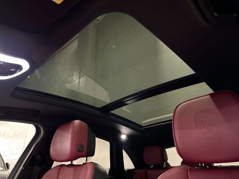 Used 2025 Porsche Macan image 11