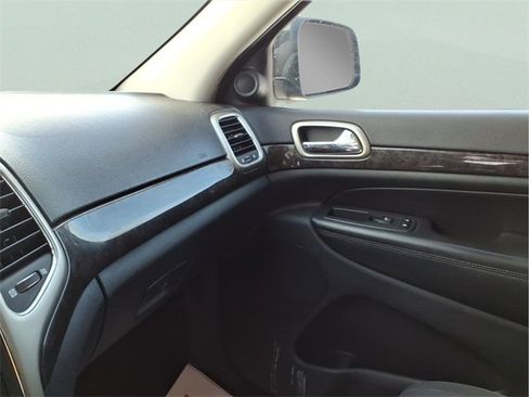 Used 2012 Jeep Grand Cherokee Laredo w/ Laredo E Group image 17