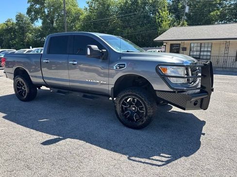 Used 2018 Nissan Titan SV AWD/4WD image 9