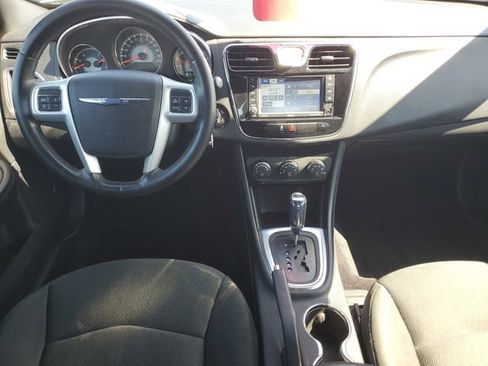 Used 2012 Chrysler 200 Touring FWD image 9