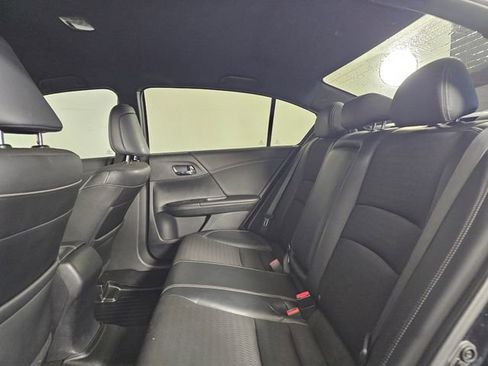 Used 2017 Honda Accord Sport image 18