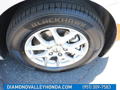 Used 2023 Chrysler Pacifica Touring-L FWD image 28