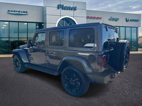 Used 2025 Jeep Wrangler Unlimited Sahara AWD/4WD image 3