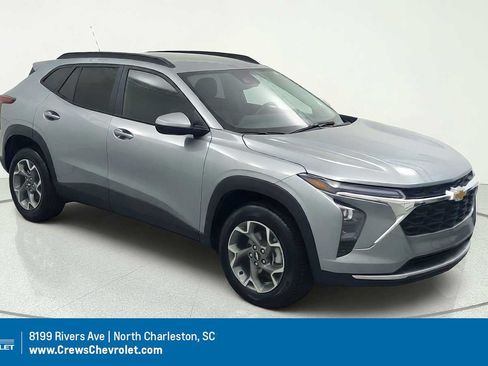 Certified 2025 Chevrolet Trax LT FWD image 1