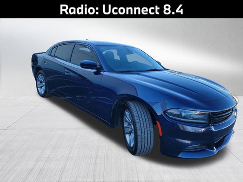 Used 2016 Dodge Charger SXT image 4