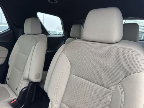 Used 2023 Chevrolet Traverse LT image 34