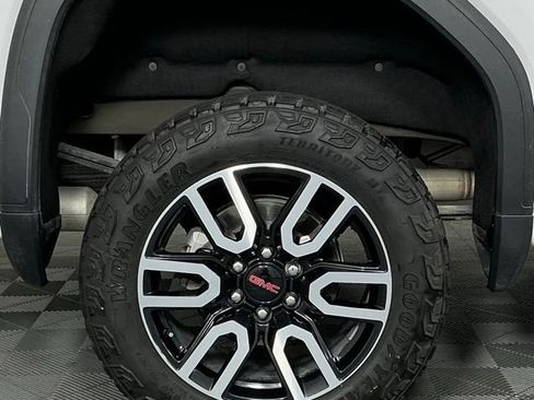 Used 2023 GMC Sierra 1500 AT4 w/ AT4 Premium Package AWD/4WD image 9