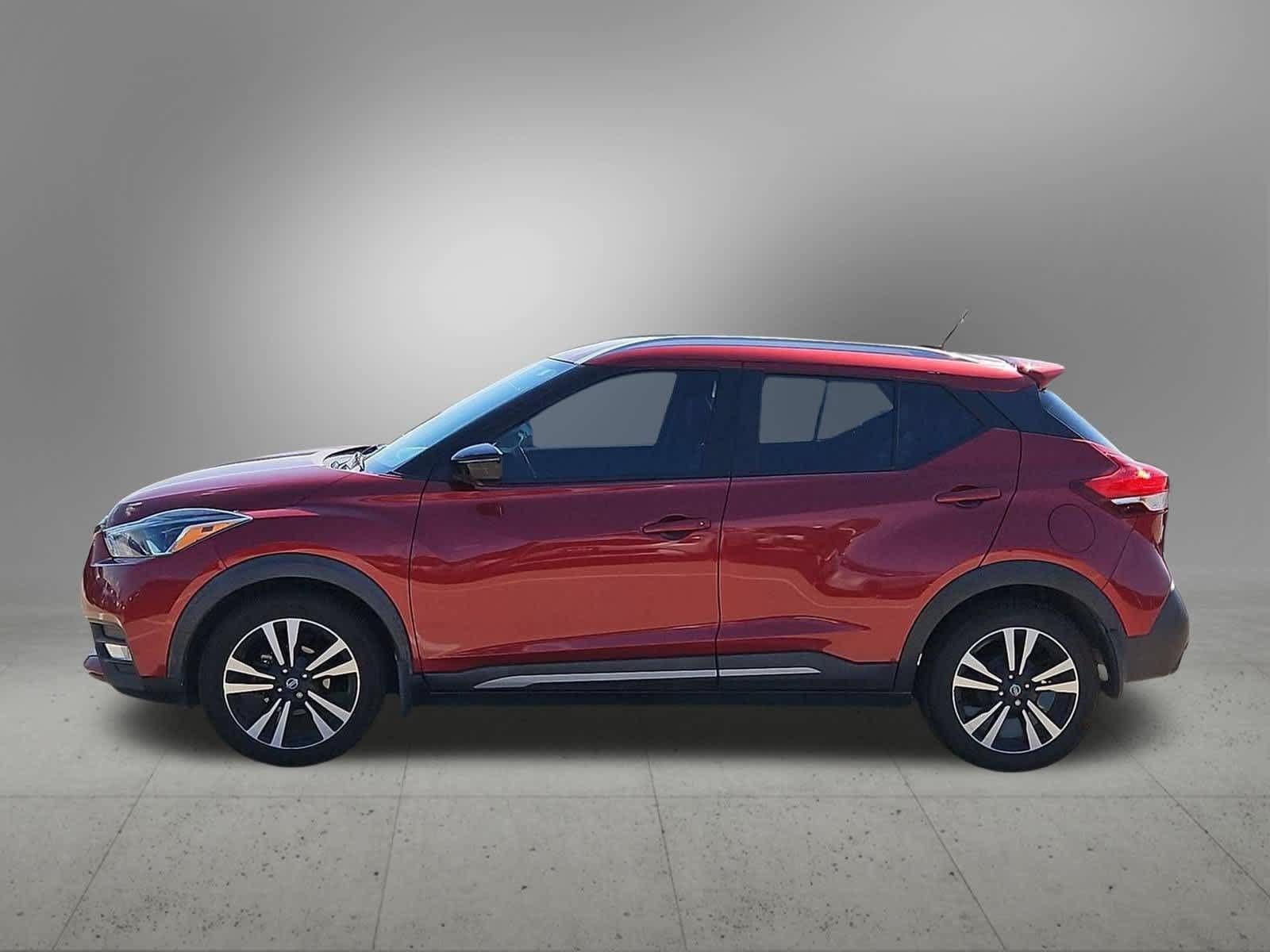 Used 2019 Nissan Kicks SR w/ SR Premium Package FWD image 3