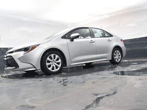 Used 2025 Toyota Corolla LE image 24