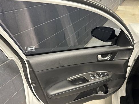 Used 2017 Kia Optima LX image 18