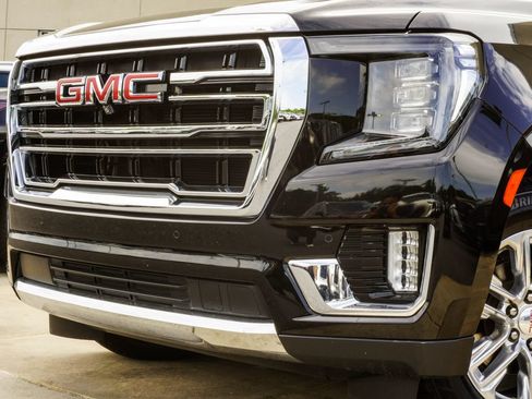 Used 2022 GMC Yukon SLT w/ SLT Premium Package AWD/4WD image 2