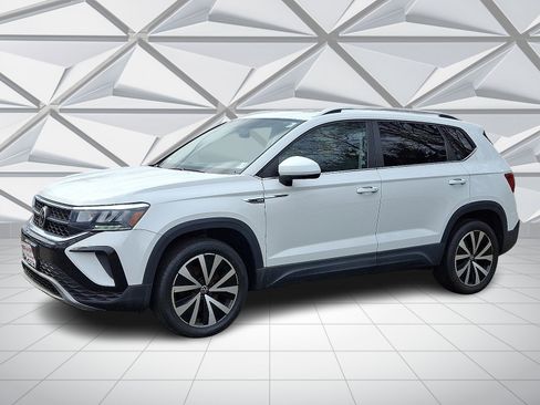 Used 2022 Volkswagen Taos SE w/ Panoramic Sunroof Package image 5