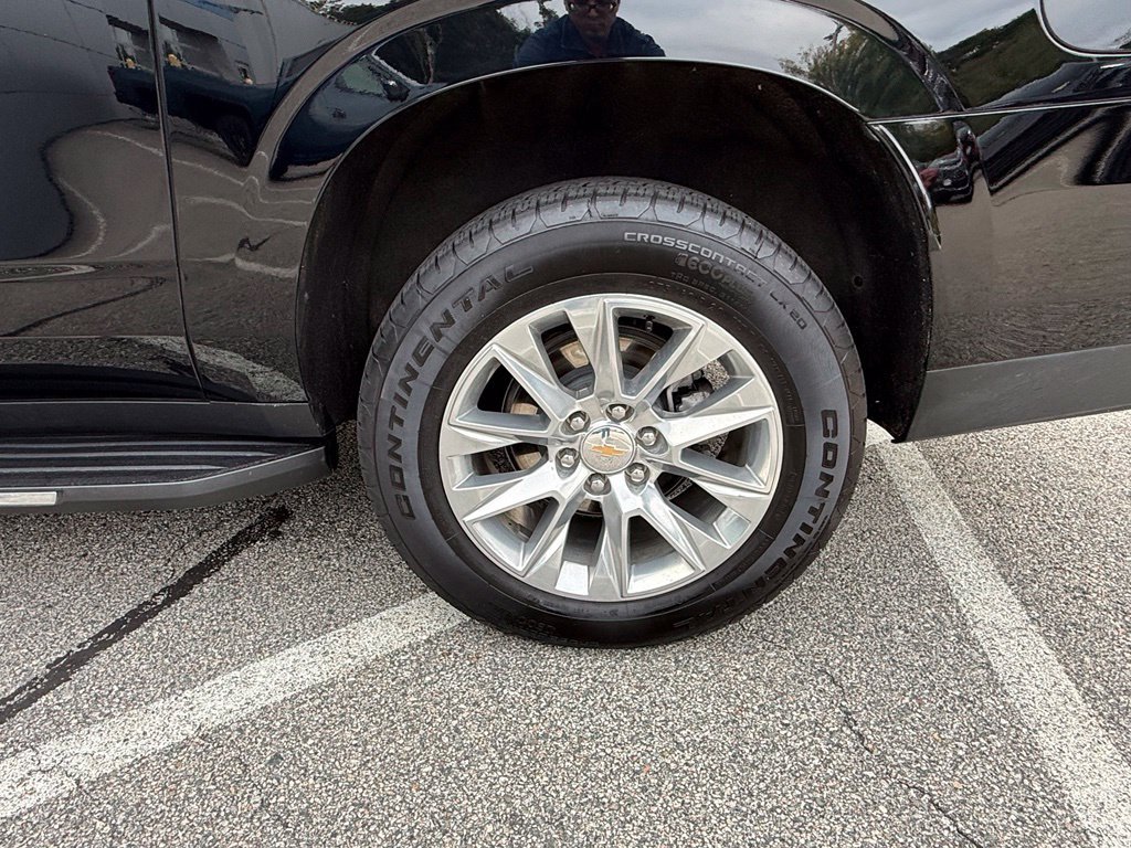 Used 2026 Chevrolet Suburban Premier AWD/4WD image 38