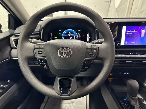 Used 2025 Toyota Camry LE image 18