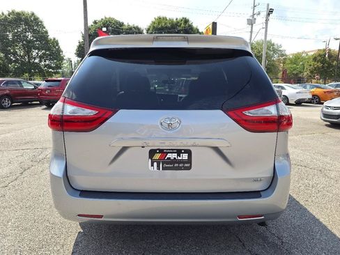 Used 2015 Toyota Sienna XLE FWD image 6