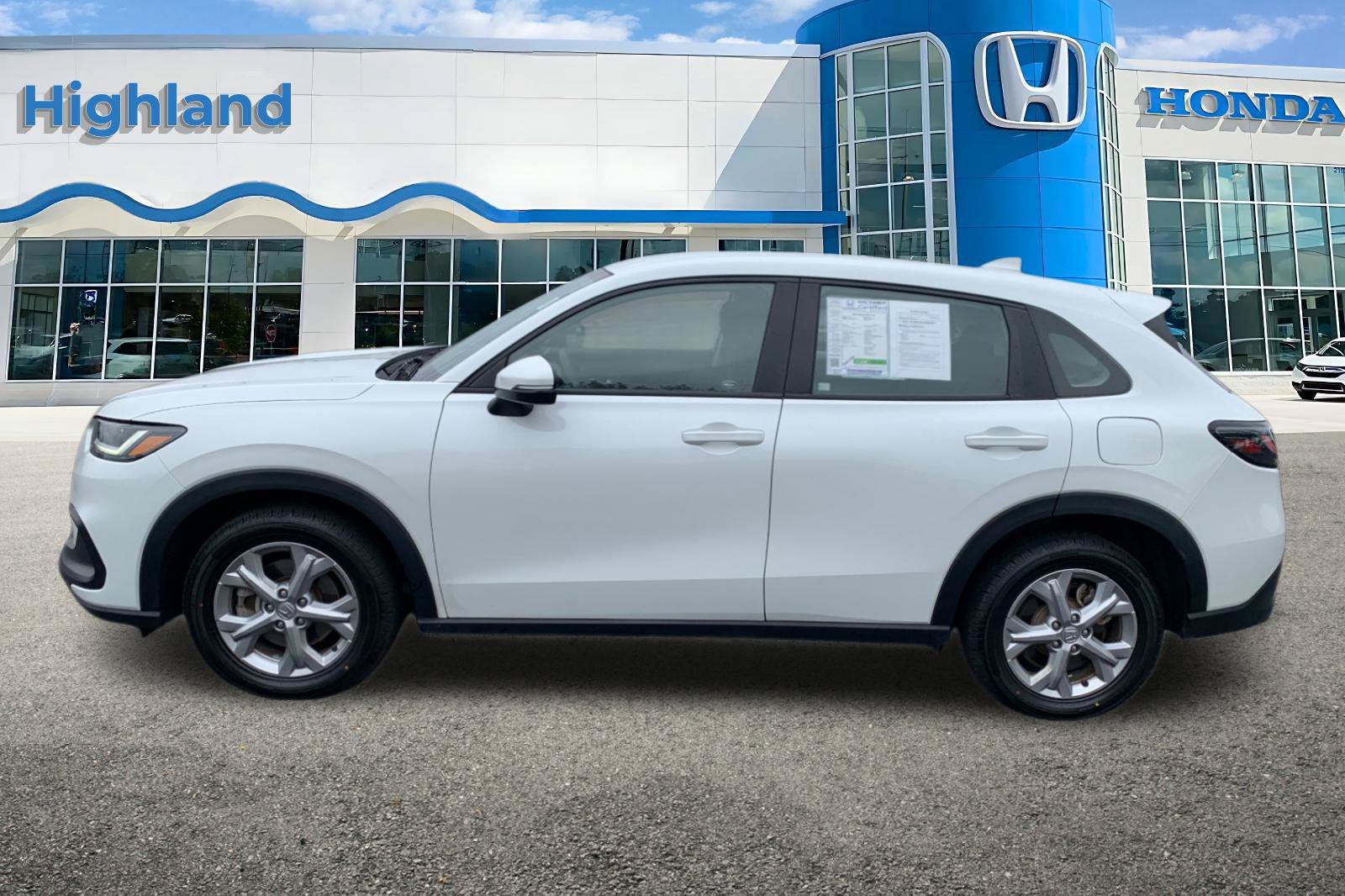 Certified 2024 Honda HR-V LX image 2