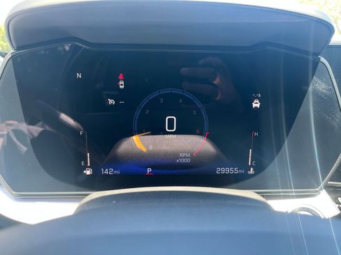 Used 2025 Chevrolet Trax LT w/ LT Convenience Package FWD image 39
