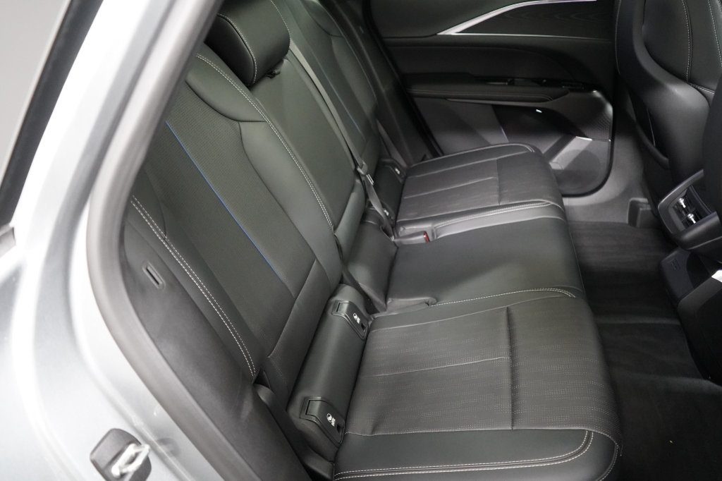 Used 2024 Cadillac Lyriq Luxury AWD/4WD image 28