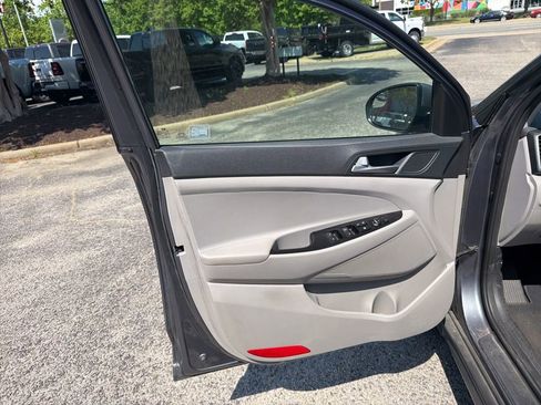 Used 2019 Hyundai Tucson SE image 14