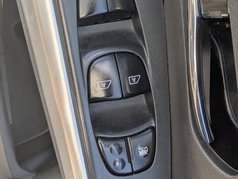 Used 2019 Nissan Kicks SV FWD image 15